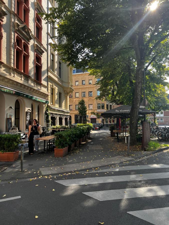 Volksgarten Mit Innenhof Köln